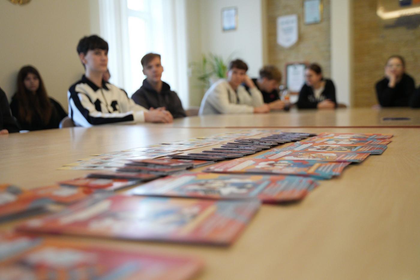 Будущие студенты из Лунинца ознакомились на экскурсии с ФММП